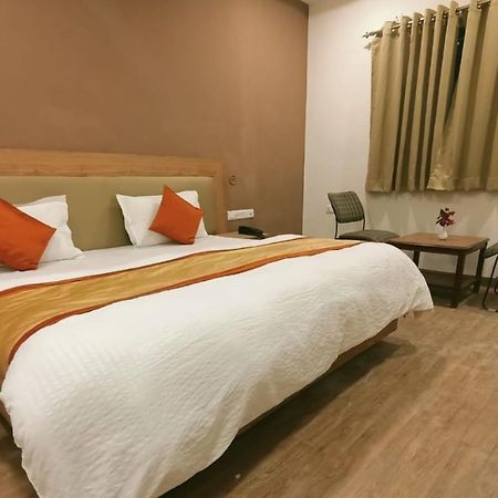 Greenwood Hotel Khajuraho Bagian luar foto