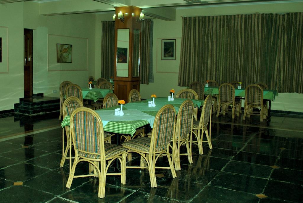 Greenwood Hotel Khajuraho Bagian luar foto