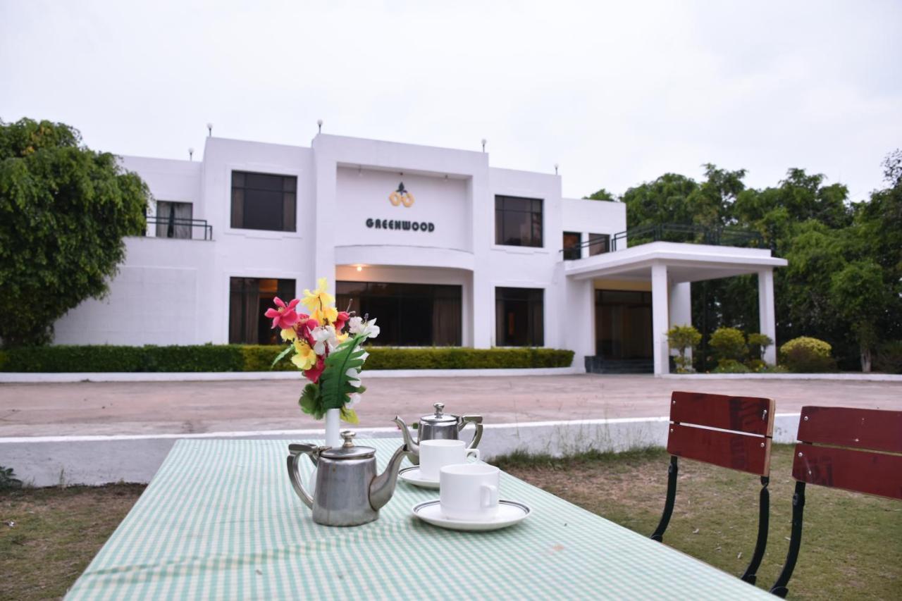 Greenwood Hotel Khajuraho Bagian luar foto