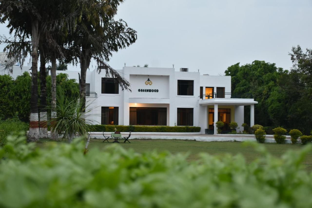 Greenwood Hotel Khajuraho Bagian luar foto