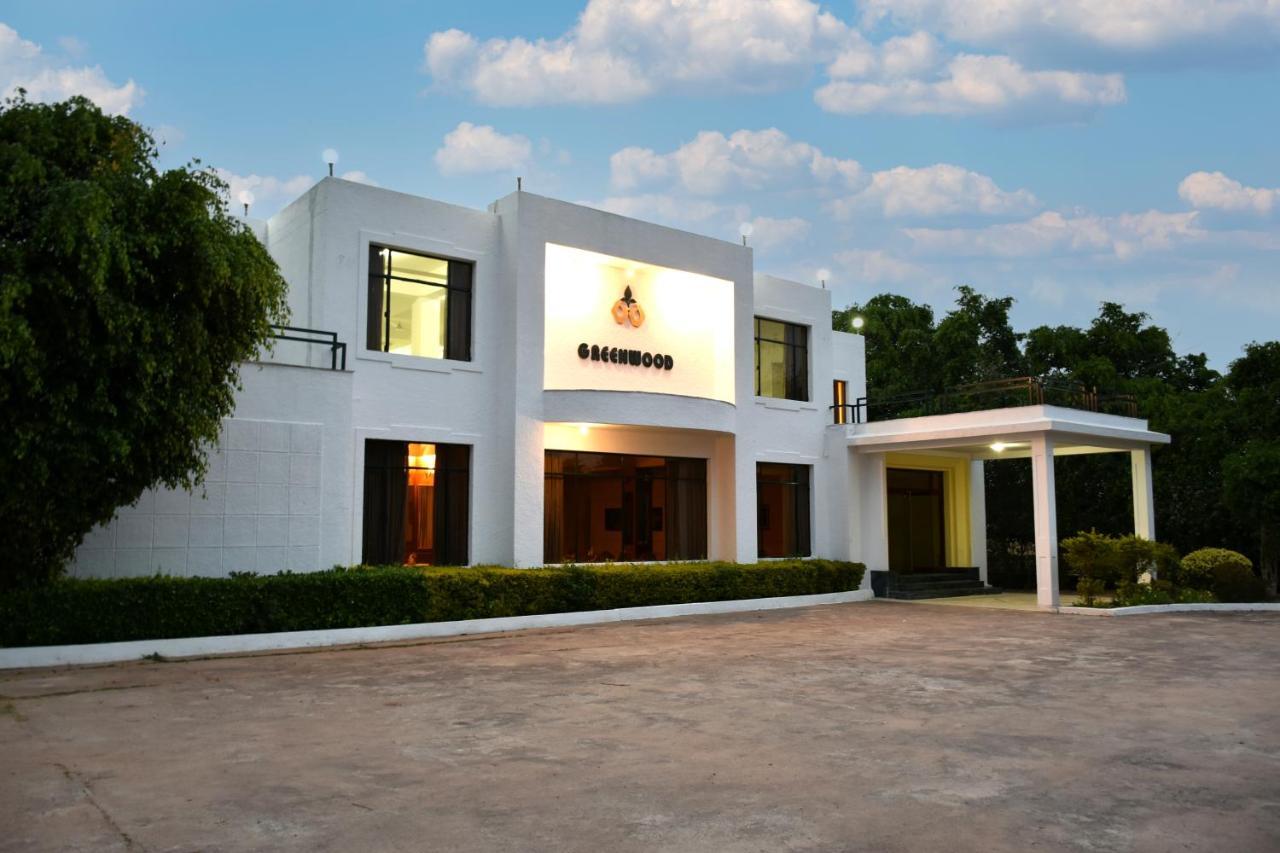 Greenwood Hotel Khajuraho Bagian luar foto
