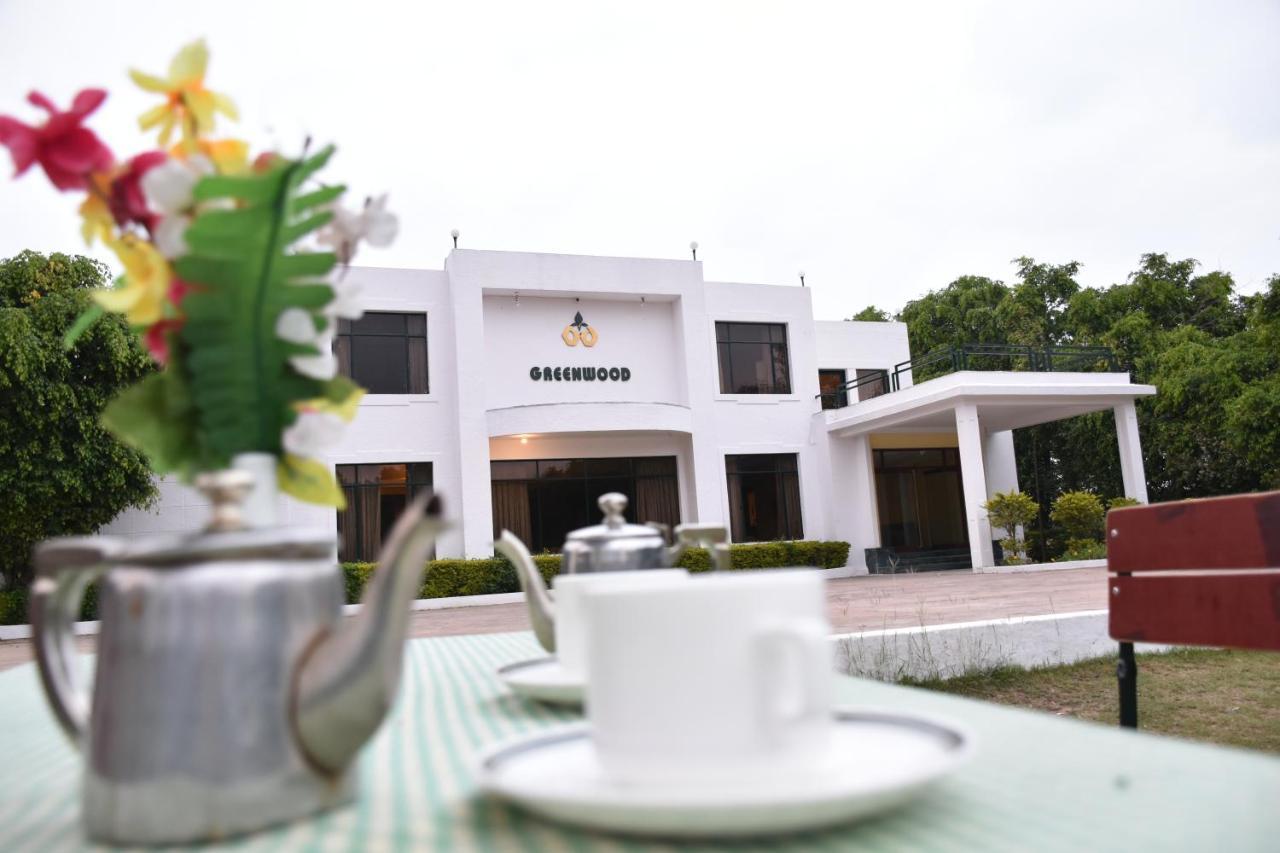 Greenwood Hotel Khajuraho Bagian luar foto