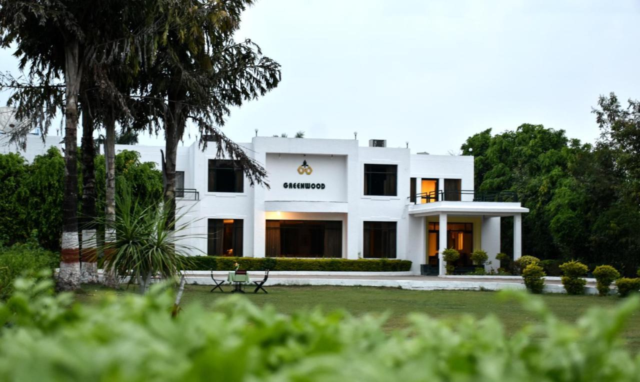 Greenwood Hotel Khajuraho Bagian luar foto