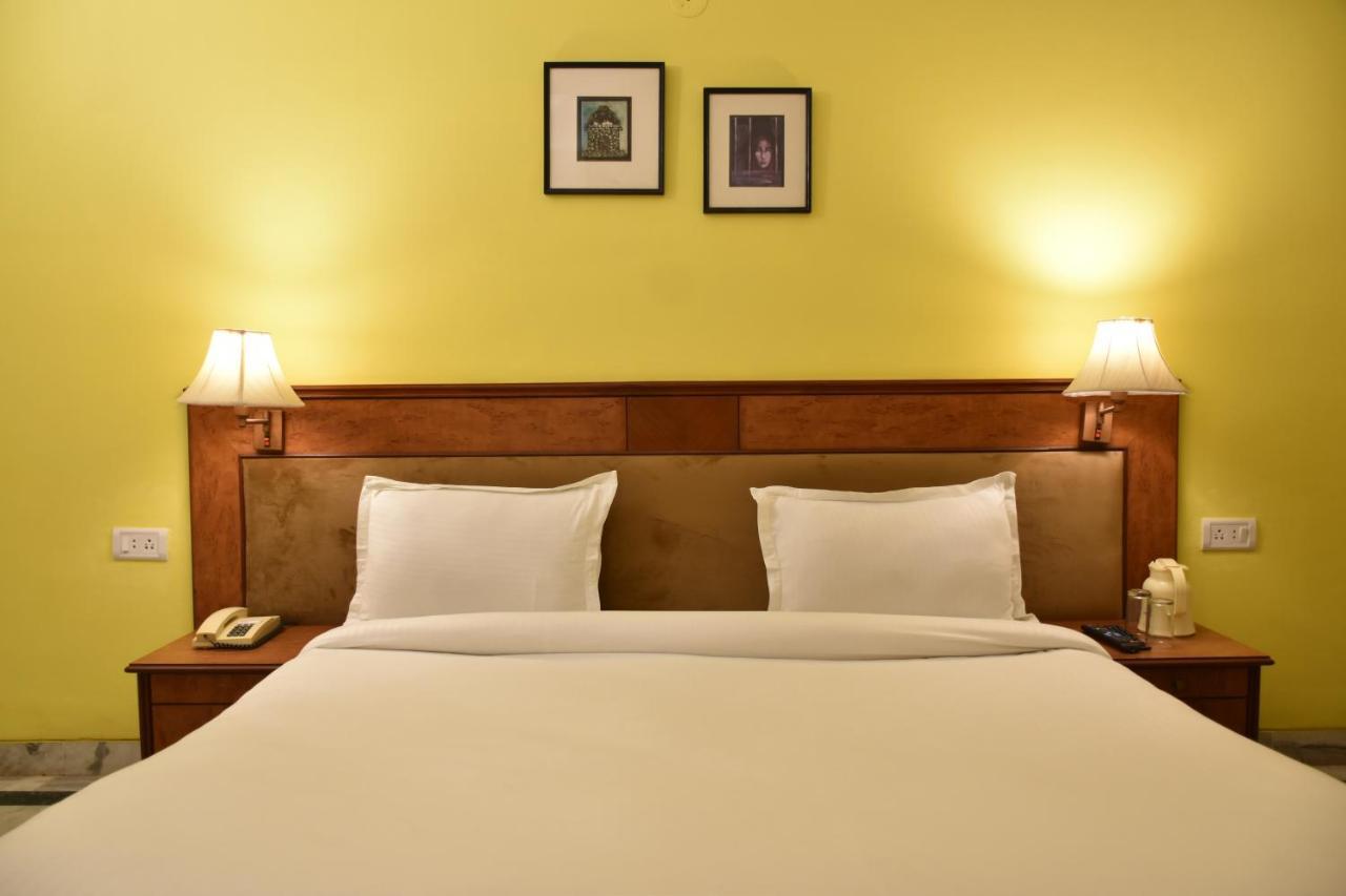 Greenwood Hotel Khajuraho Bagian luar foto