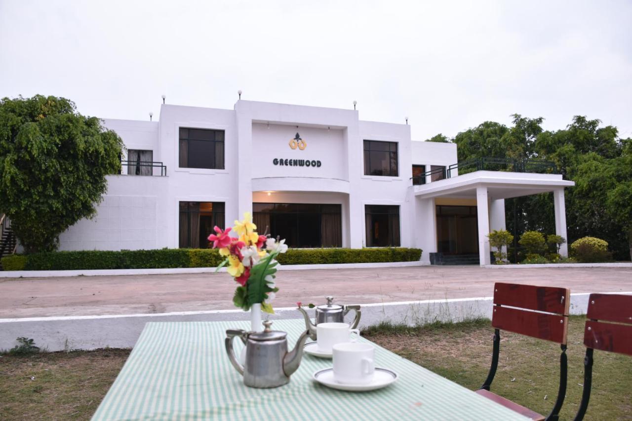 Greenwood Hotel Khajuraho Bagian luar foto