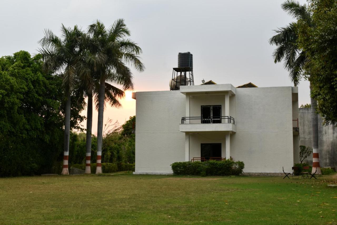 Greenwood Hotel Khajuraho Bagian luar foto