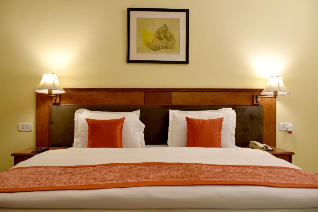 Greenwood Hotel Khajuraho Bagian luar foto