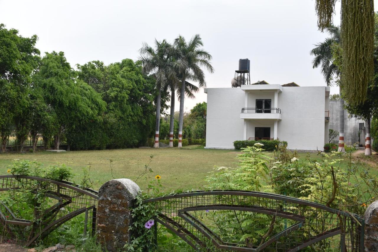Greenwood Hotel Khajuraho Bagian luar foto