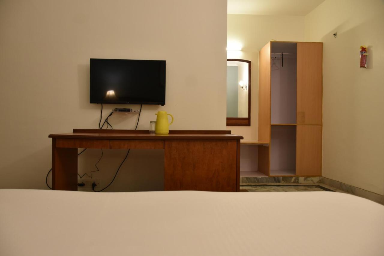Greenwood Hotel Khajuraho Bagian luar foto