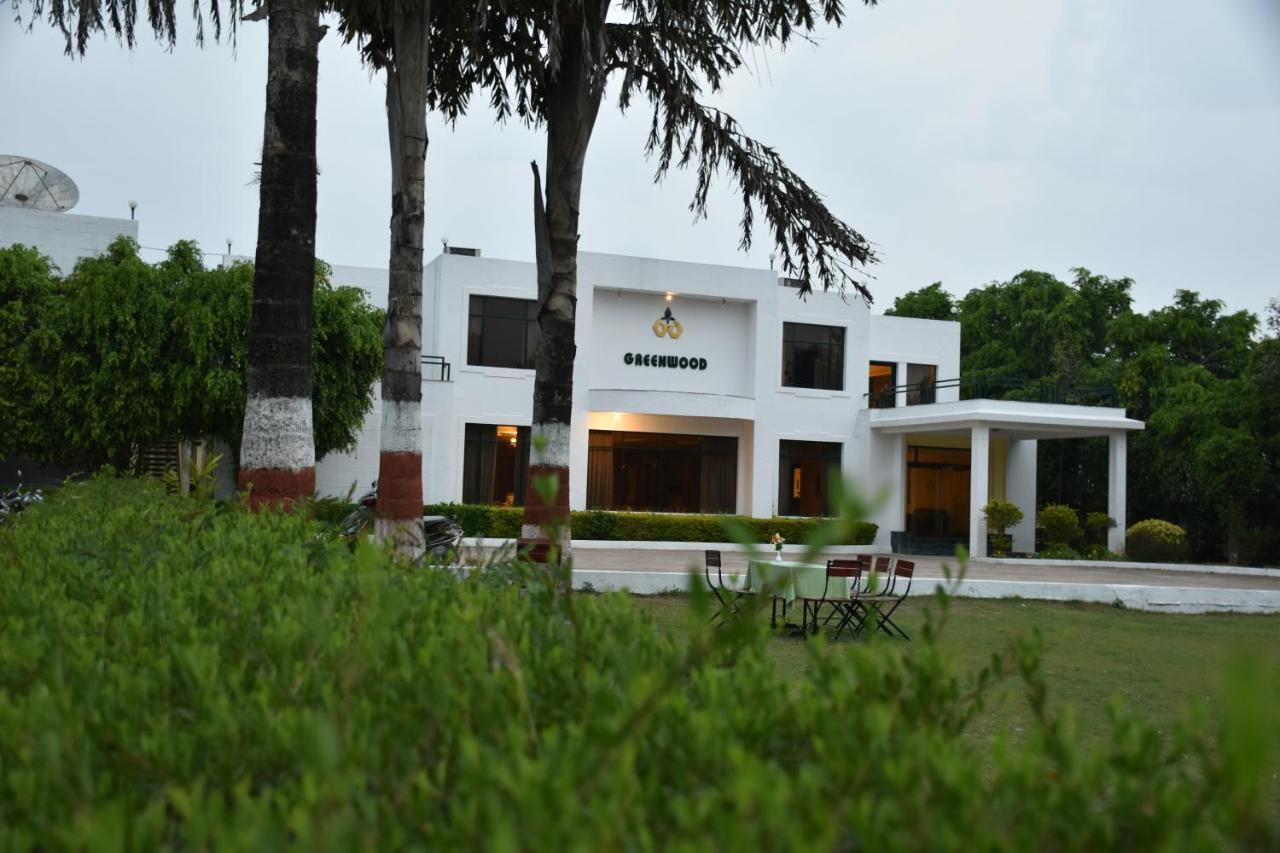 Greenwood Hotel Khajuraho Bagian luar foto