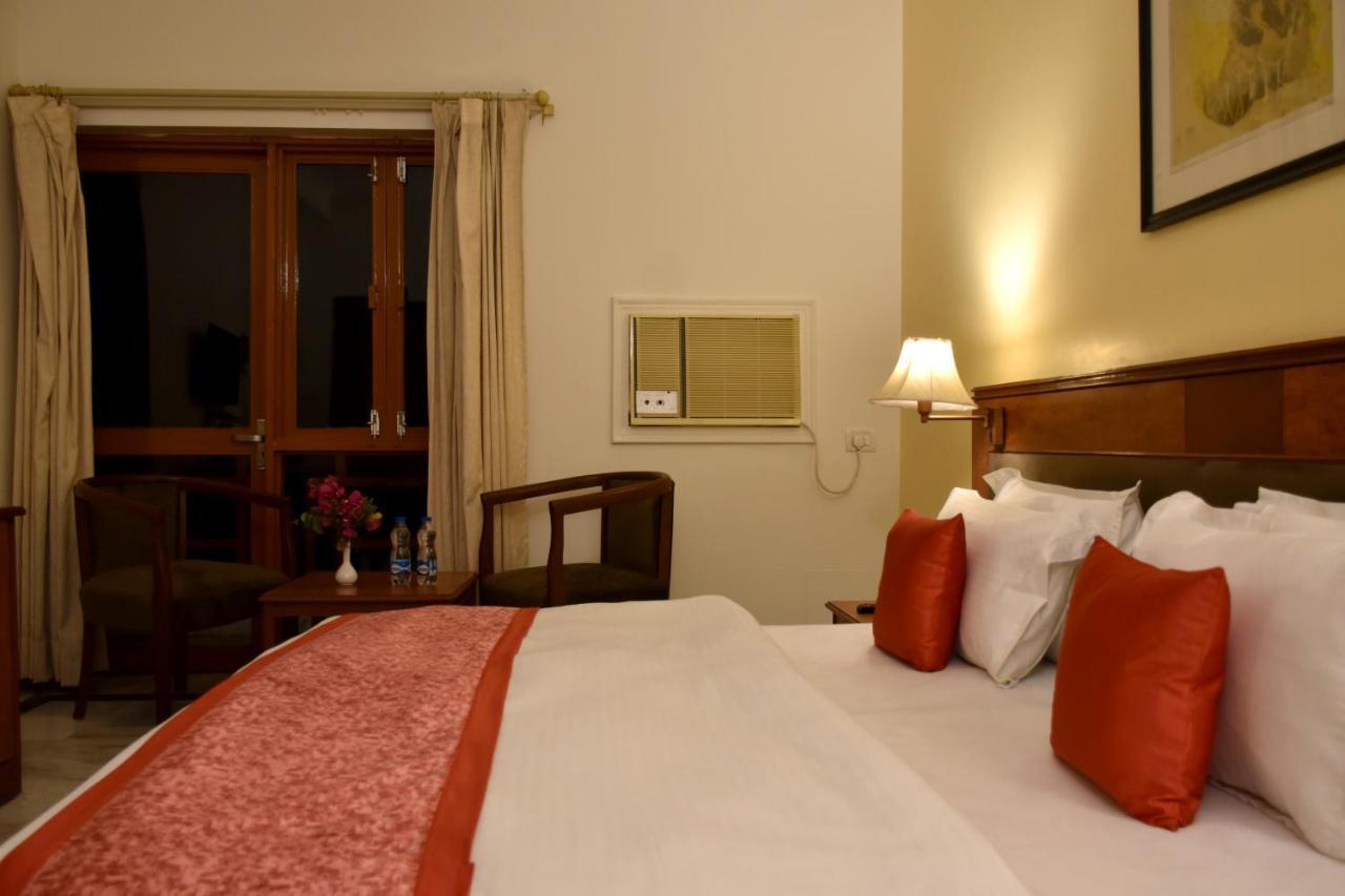 Greenwood Hotel Khajuraho Bagian luar foto