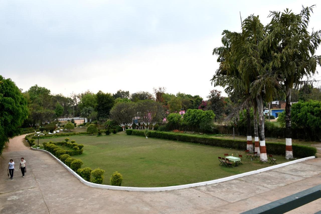 Greenwood Hotel Khajuraho Bagian luar foto