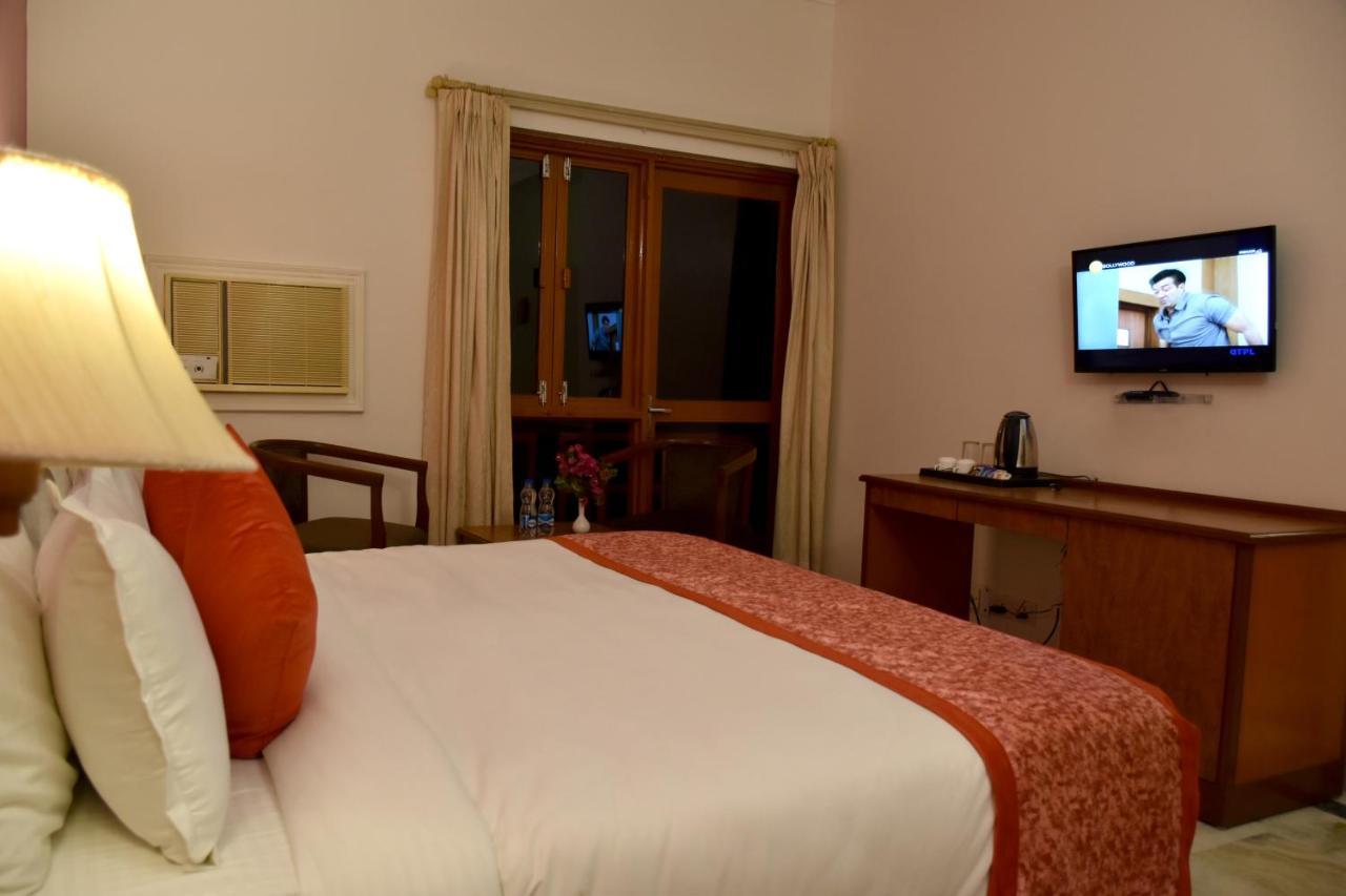 Greenwood Hotel Khajuraho Bagian luar foto