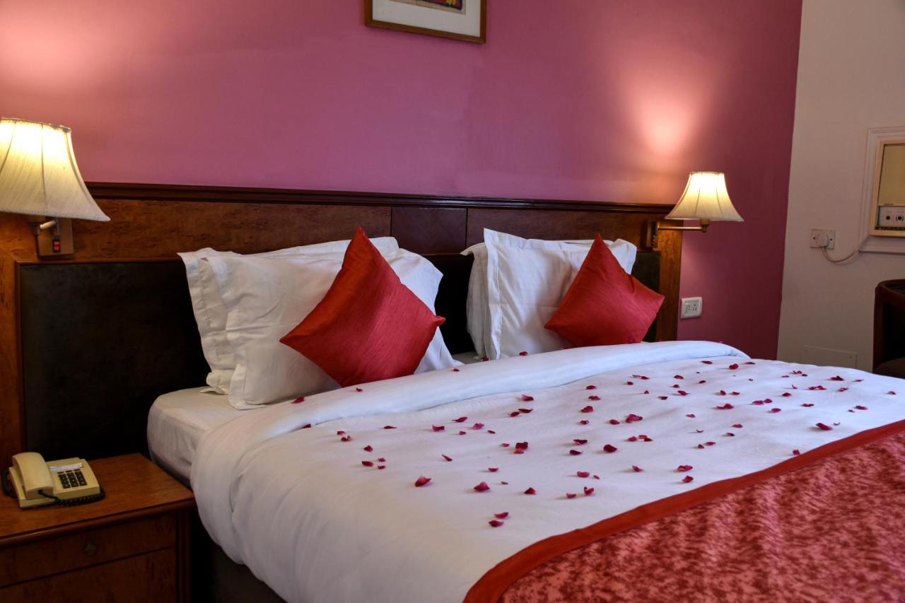 Greenwood Hotel Khajuraho Bagian luar foto