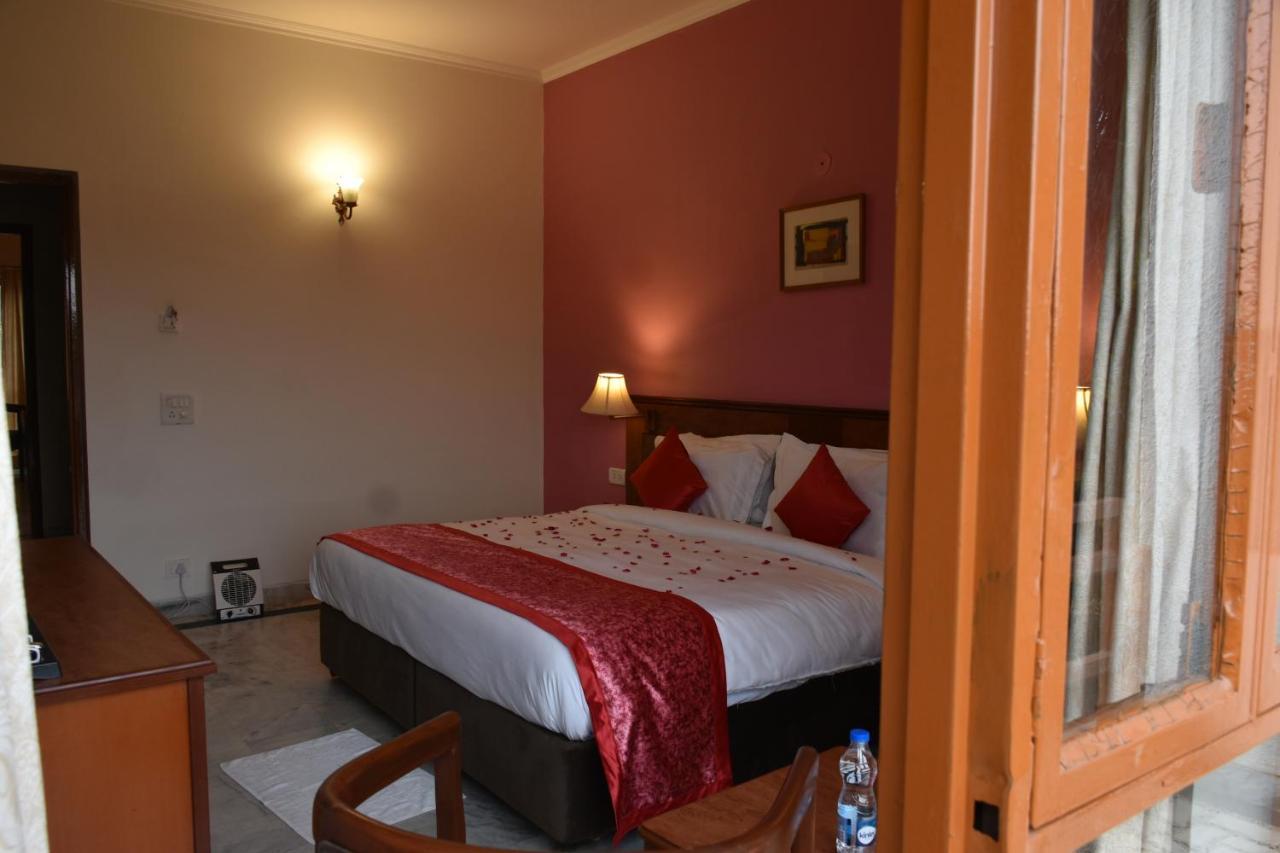 Greenwood Hotel Khajuraho Bagian luar foto