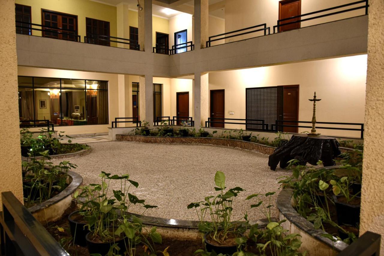 Greenwood Hotel Khajuraho Bagian luar foto