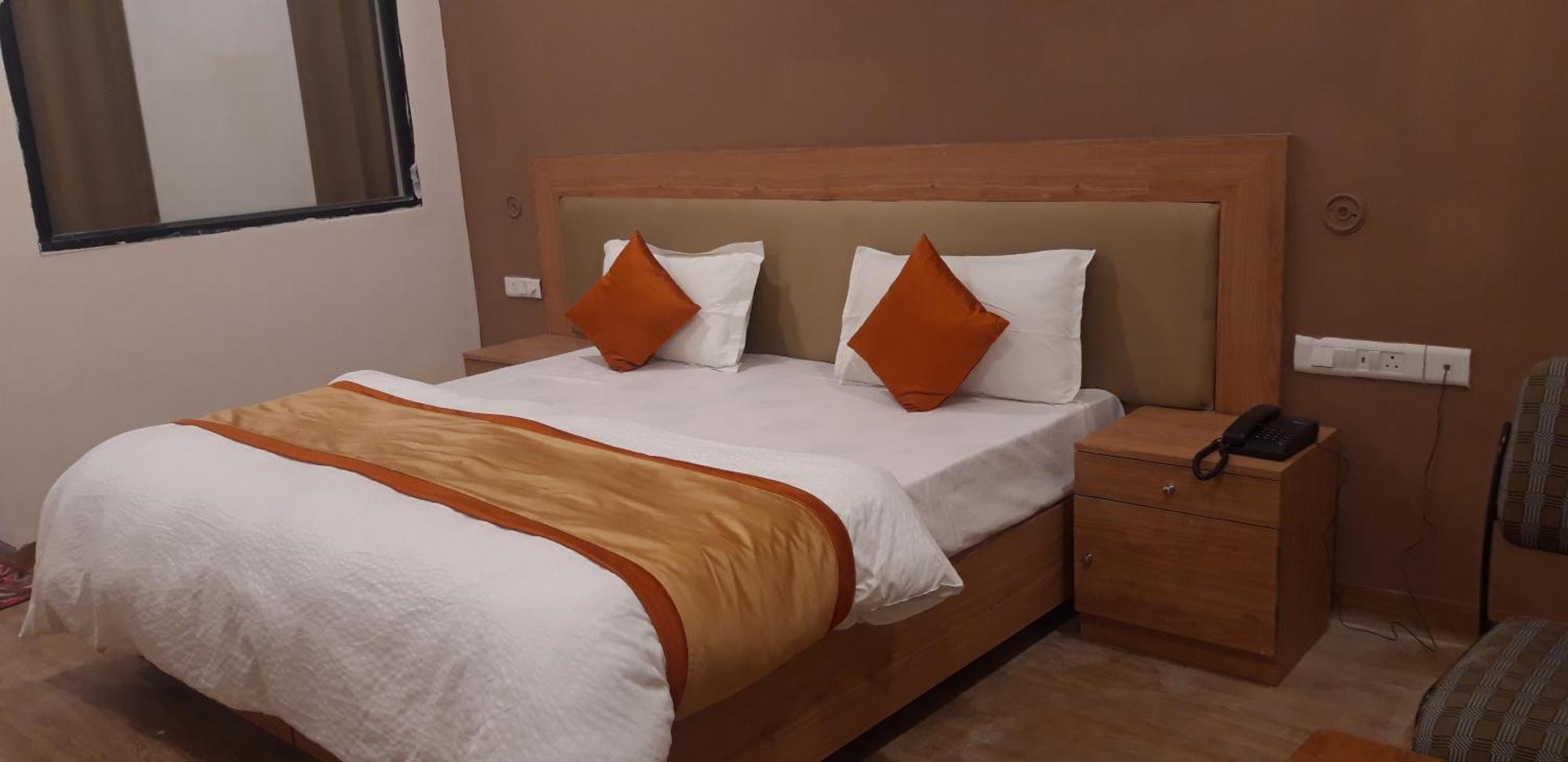 Greenwood Hotel Khajuraho Bagian luar foto