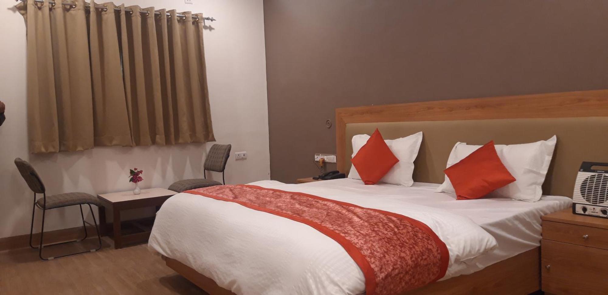 Greenwood Hotel Khajuraho Bagian luar foto