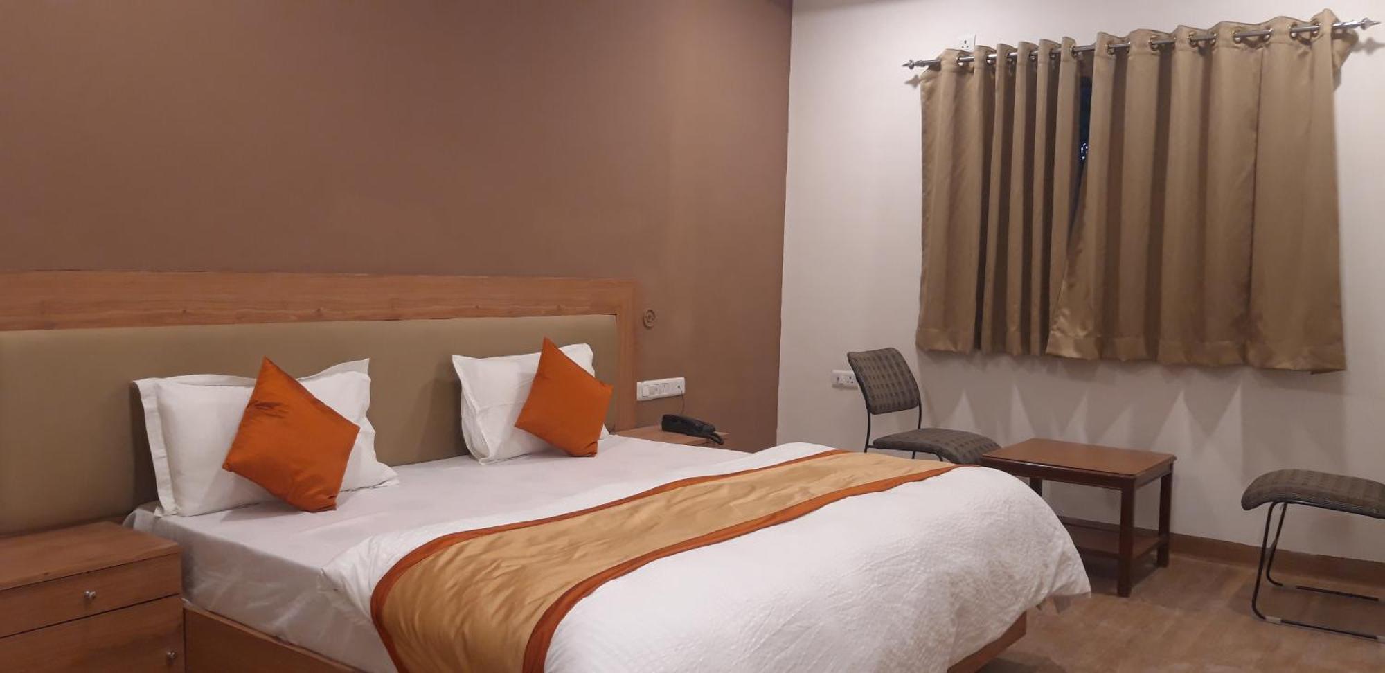 Greenwood Hotel Khajuraho Bagian luar foto