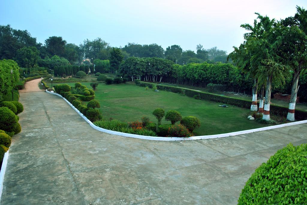 Greenwood Hotel Khajuraho Bagian luar foto